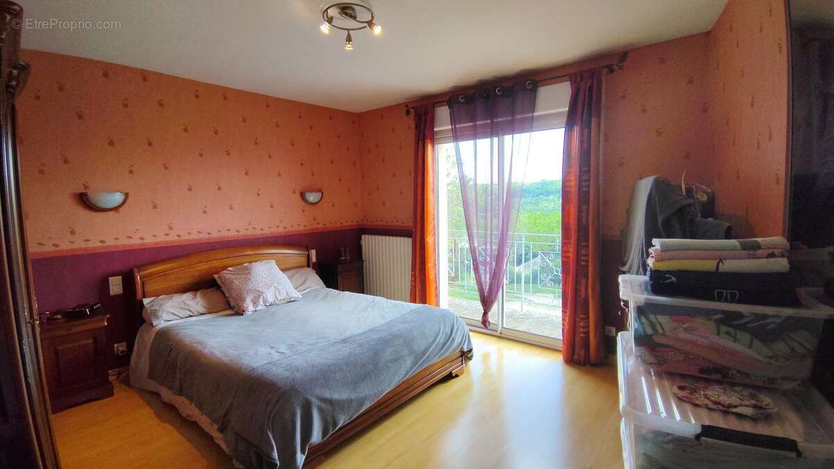 Maison à TERRASSON-LAVILLEDIEU