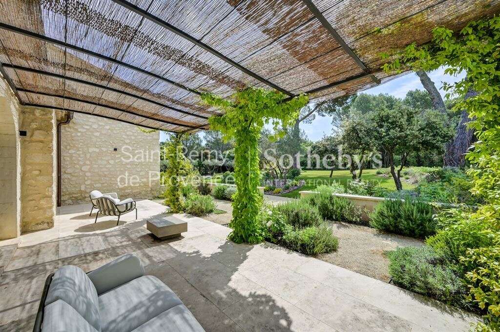 Mas rénové avec parc paysager et piscine, centre d'Eygalières à pieds - photo 6