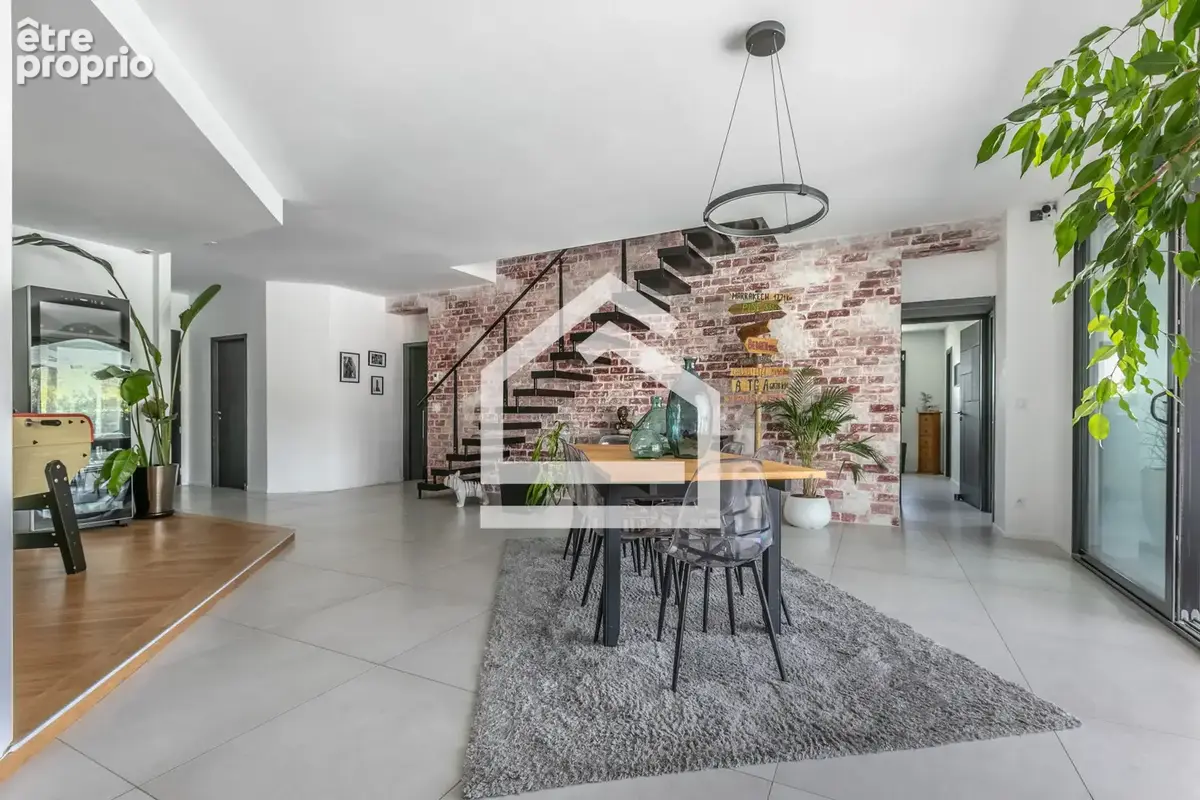 Saint Aubin de Médoc - Villa d'exception de 230 m2 avec dépendance de 30 m2, piscine et garage - photo 6