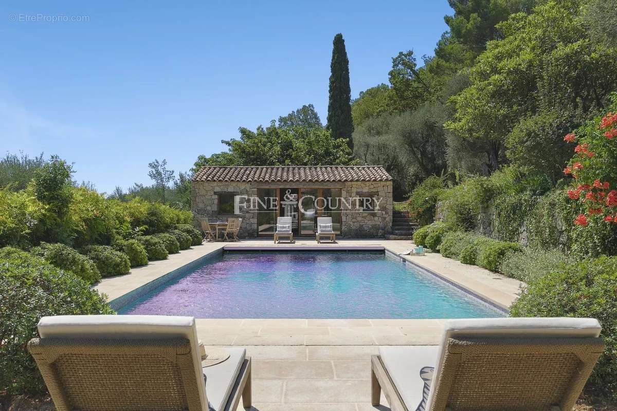 Maison à CHATEAUNEUF-GRASSE