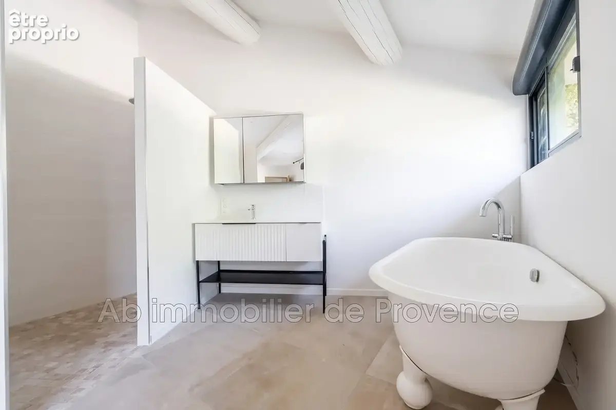 Maison 110 m² à Rognes  - photo 8