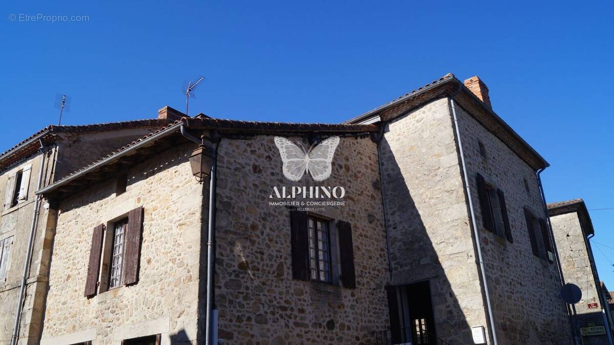 Maison à CHAMPNIERS-ET-REILHAC