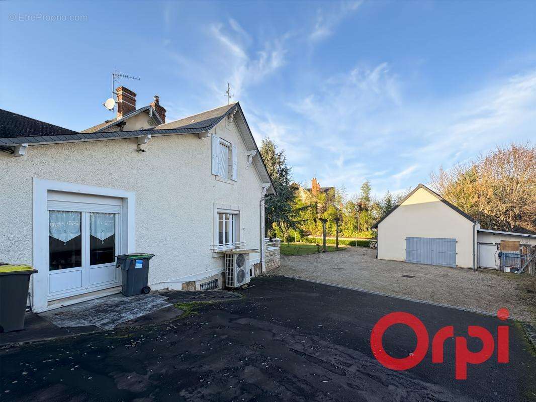 Maison à SAINT-AMAND-MONTROND