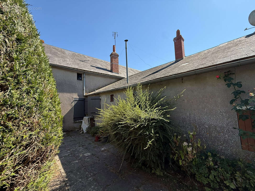Maison à rénover avec dépendances et magnifique jardin sans vis-à-vis   Allainville-en-Beauce - photo 3