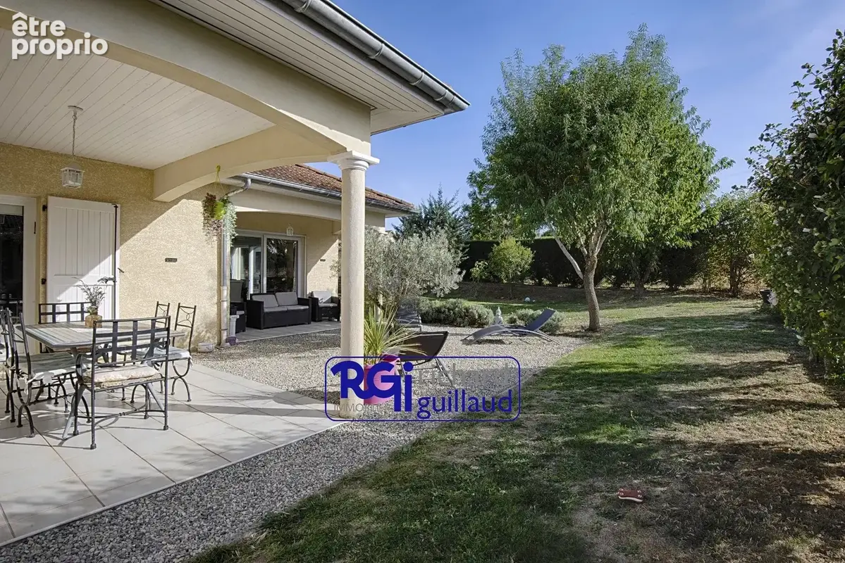 Maison plain-pied 133 m², 4 ch. Garage + Terrain clos de 1 065 m² - photo 2