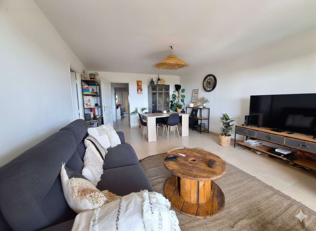 Appartement à SAINT-LAURENT-DU-VAR