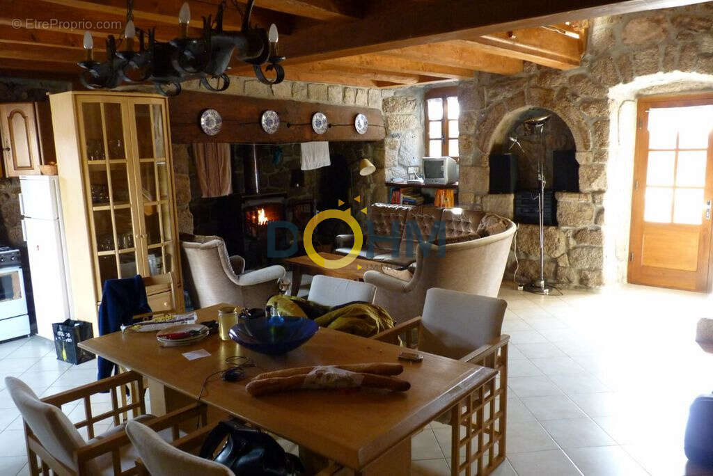 Maison en pierre avec terrain et fort potentiel d'aménagement à Saint-Martial (Ardèche) - photo 3