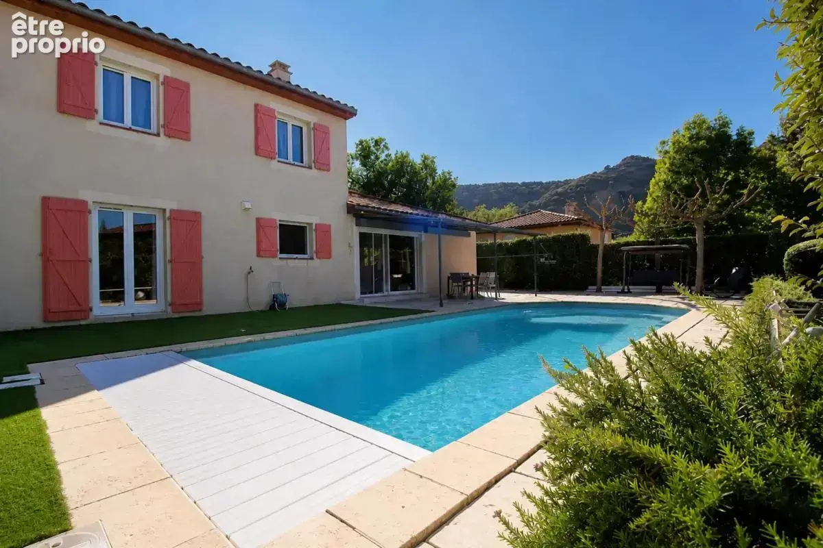 Maison de 6 pièces de 130 m² à Vallon-Pont-d'Arc - photo 12