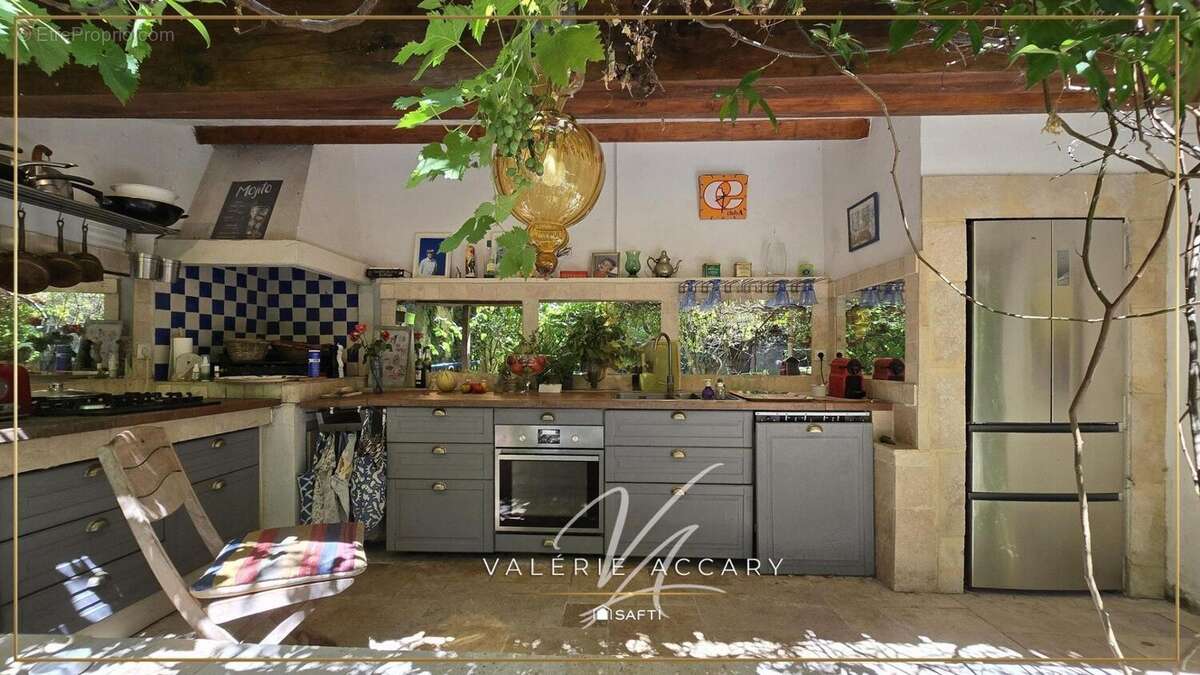 Maison 441 m² à La Roquebrussanne  - photo 4
