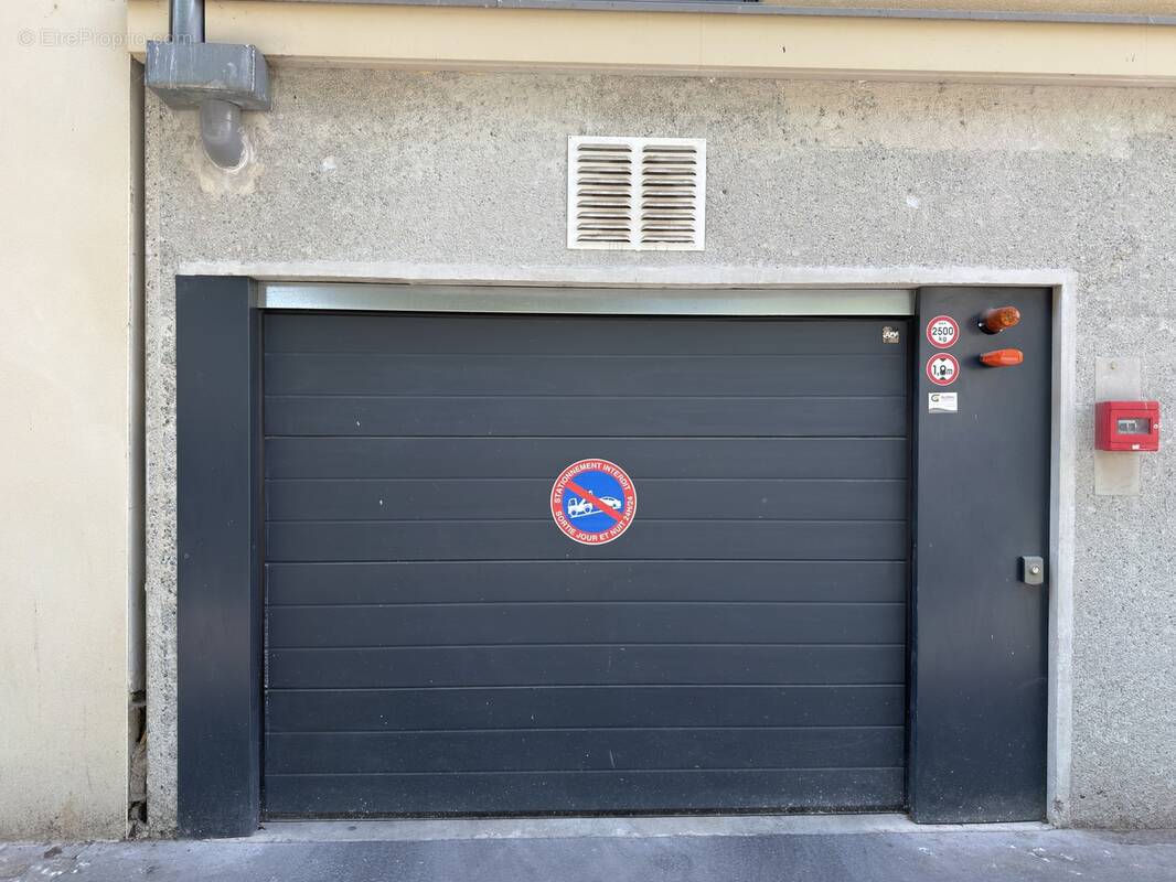 Parking à LYON-5E