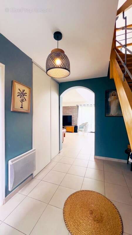 À seulement 10 min de Fronton et de Bressols - Maison Contemporaine de 153 m² - 4 chambres + bureau (5e chambre) - Piscine et te - photo 2