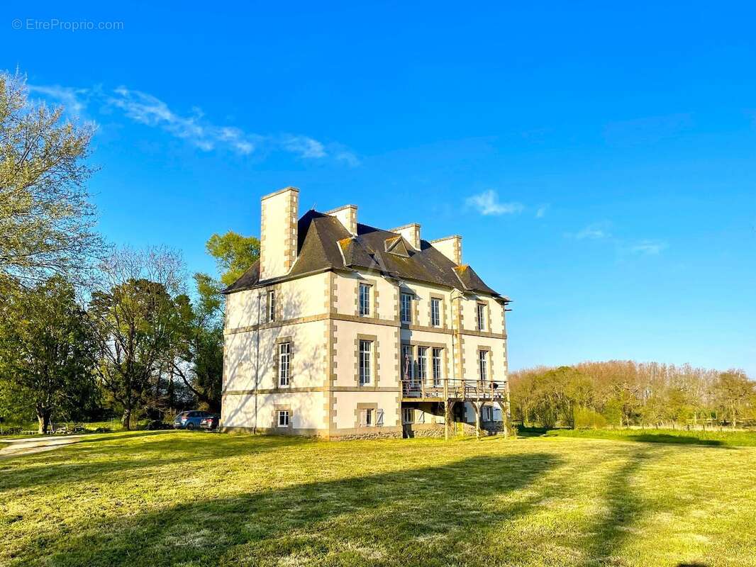 Maison à HENANBIHEN