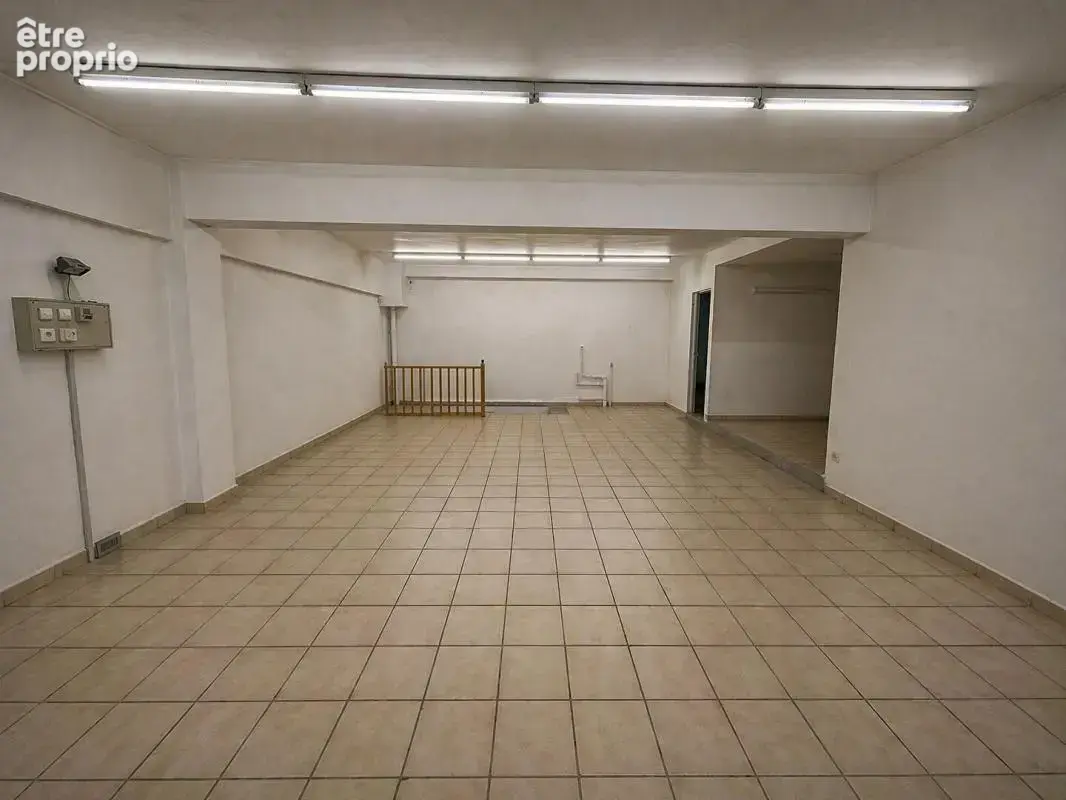 Local / Garage en centre-ville -  Saint Raphael - - photo 3