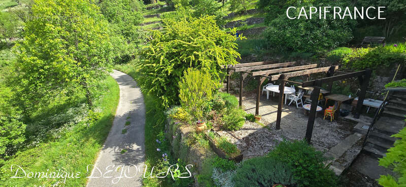 Maison à SAINT-SAUVEUR-DE-MONTAGUT