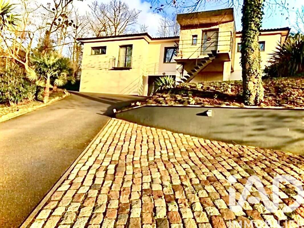 Photo 2 - Maison à MONTUSSAN