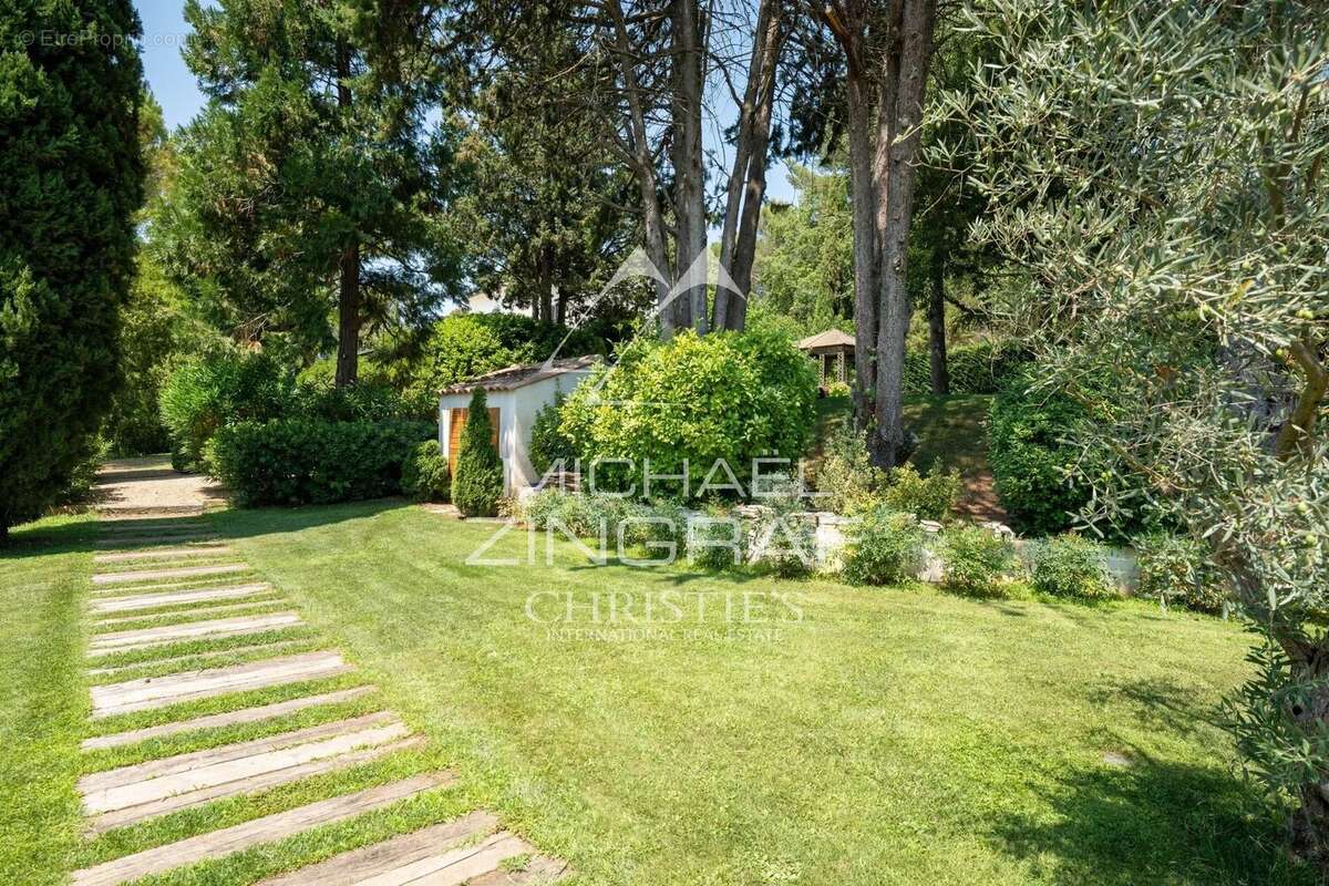 Aix-en-Provence – Propriété avec piscine au coeur d'un écrin de verdure - photo 28