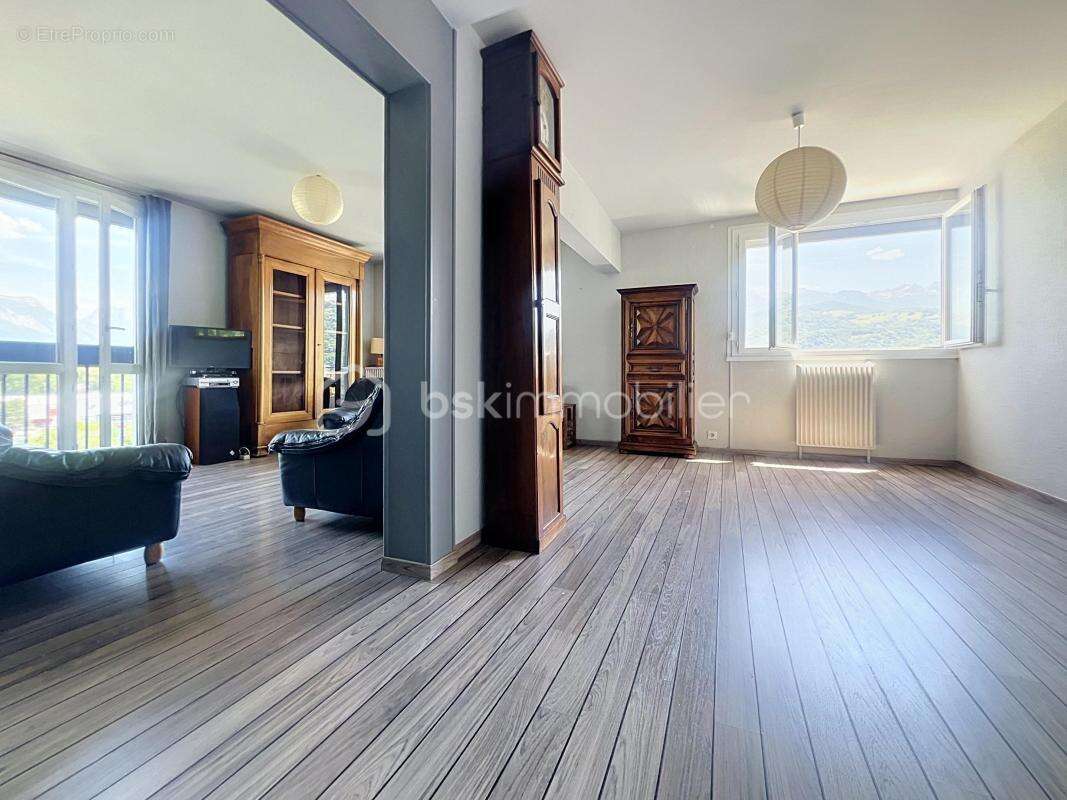 Appartement à SAINT-MARTIN-D'HERES