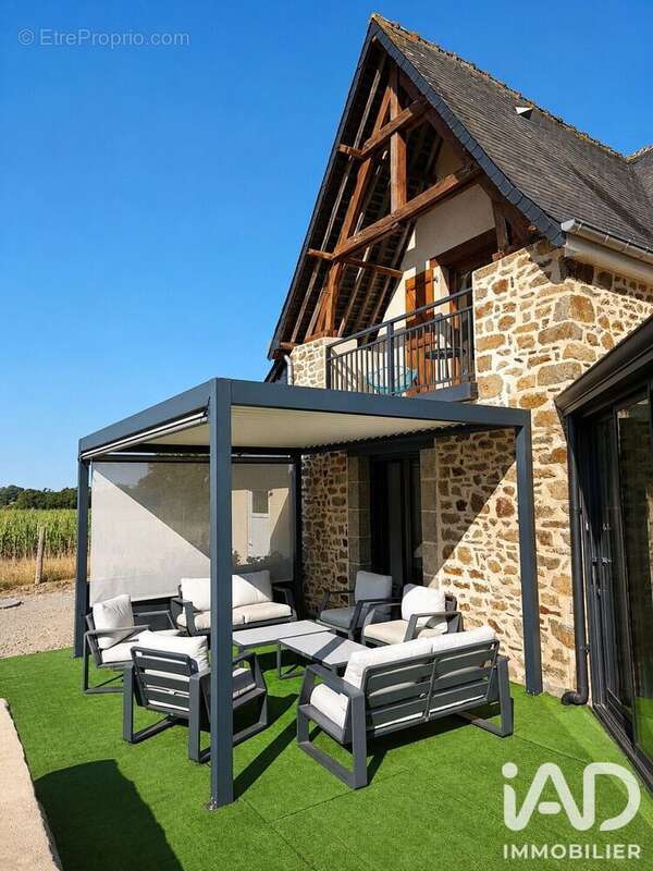Maison 146 m² à Saint-Fraimbault-De-Prieres  - photo 2