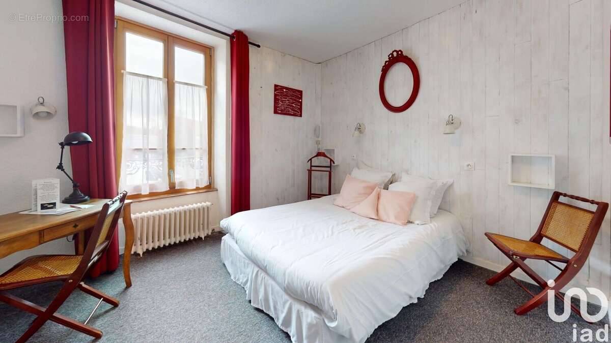 Photo 6 - Commerce à BESSE-ET-SAINT-ANASTAISE