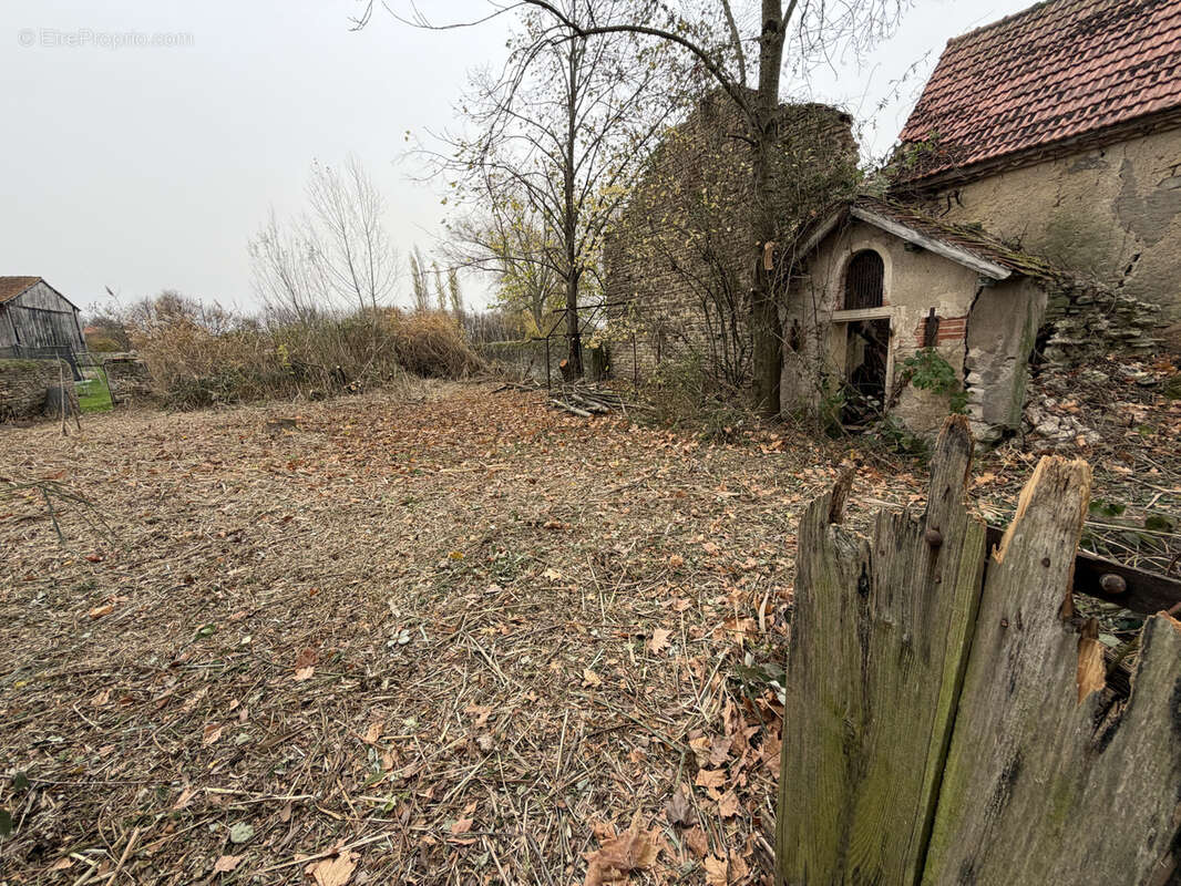 Terrain à BUSSIERES-ET-PRUNS