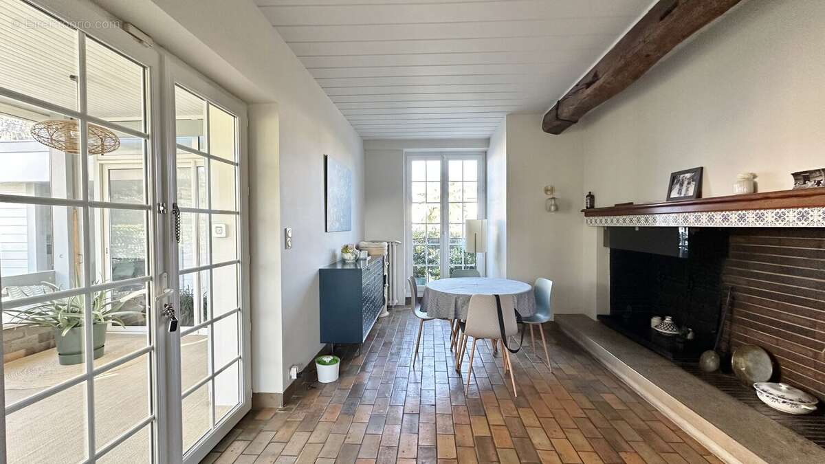 Maison de maitre de type t9 de 203 sur une parcelle de 1527 m2 - photo 12