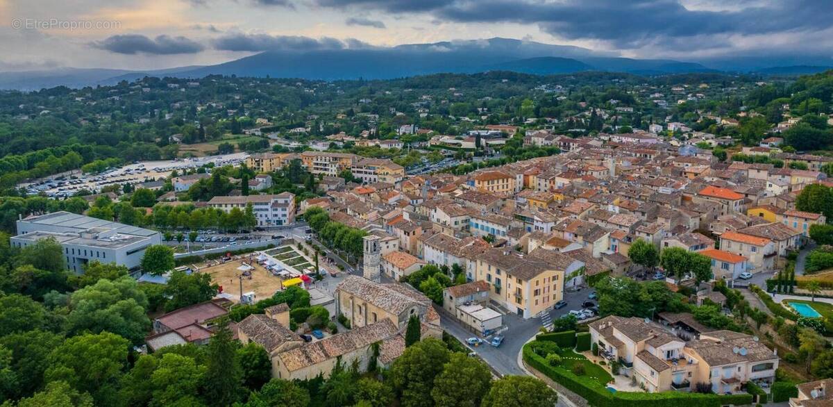 Commerce à VALBONNE