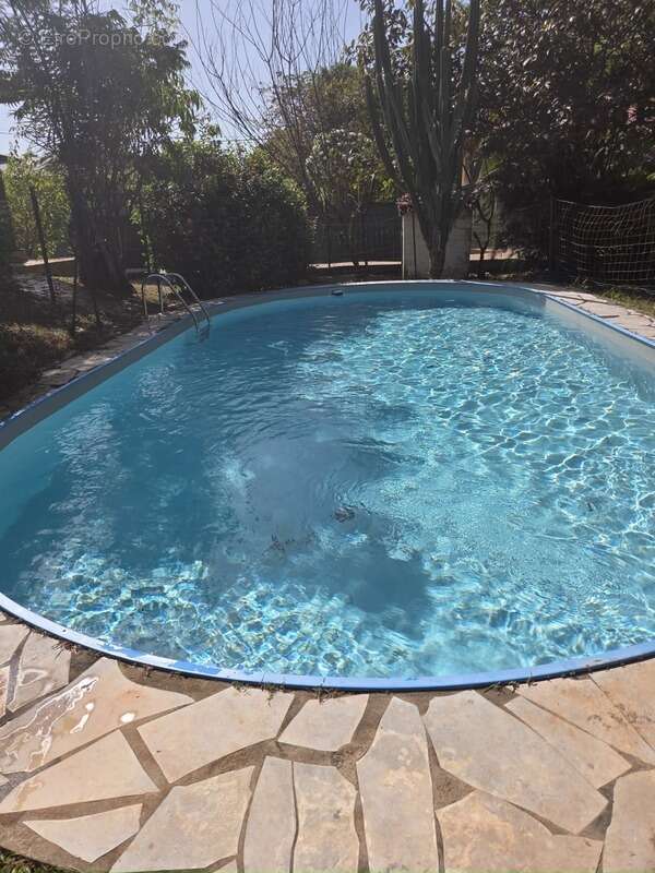 Maison à REMIRE-MONTJOLY