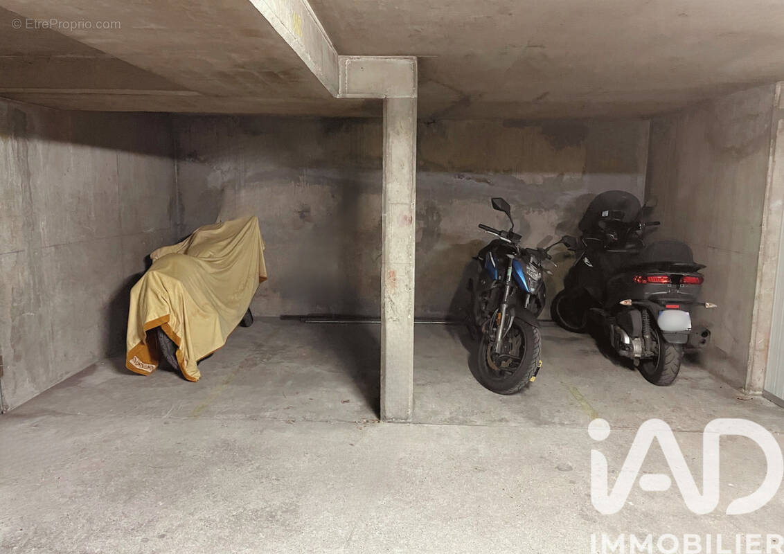Photo 1 - Parking à PARIS-10E