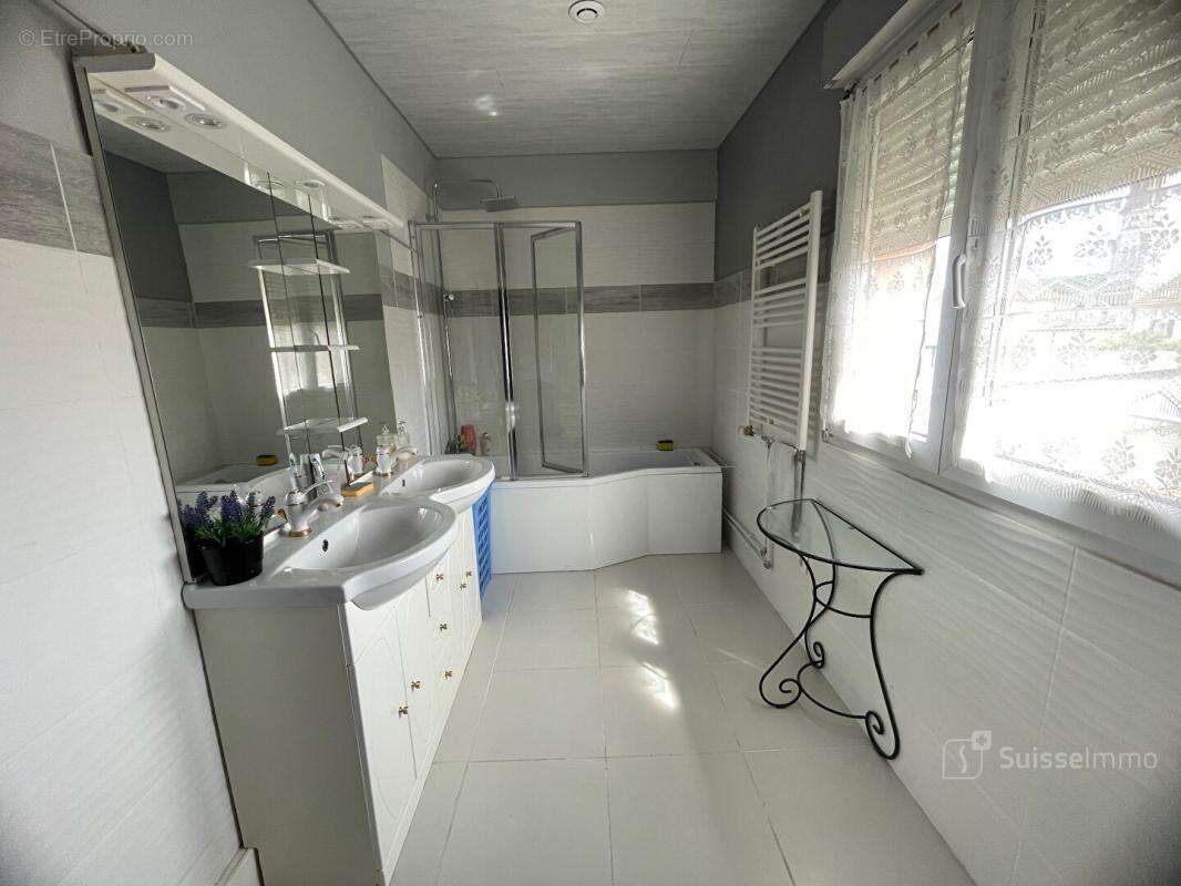 Secteur Valdoie, Maison de 138M2 sur 525M2 de terrain clos et arboré - photo 8