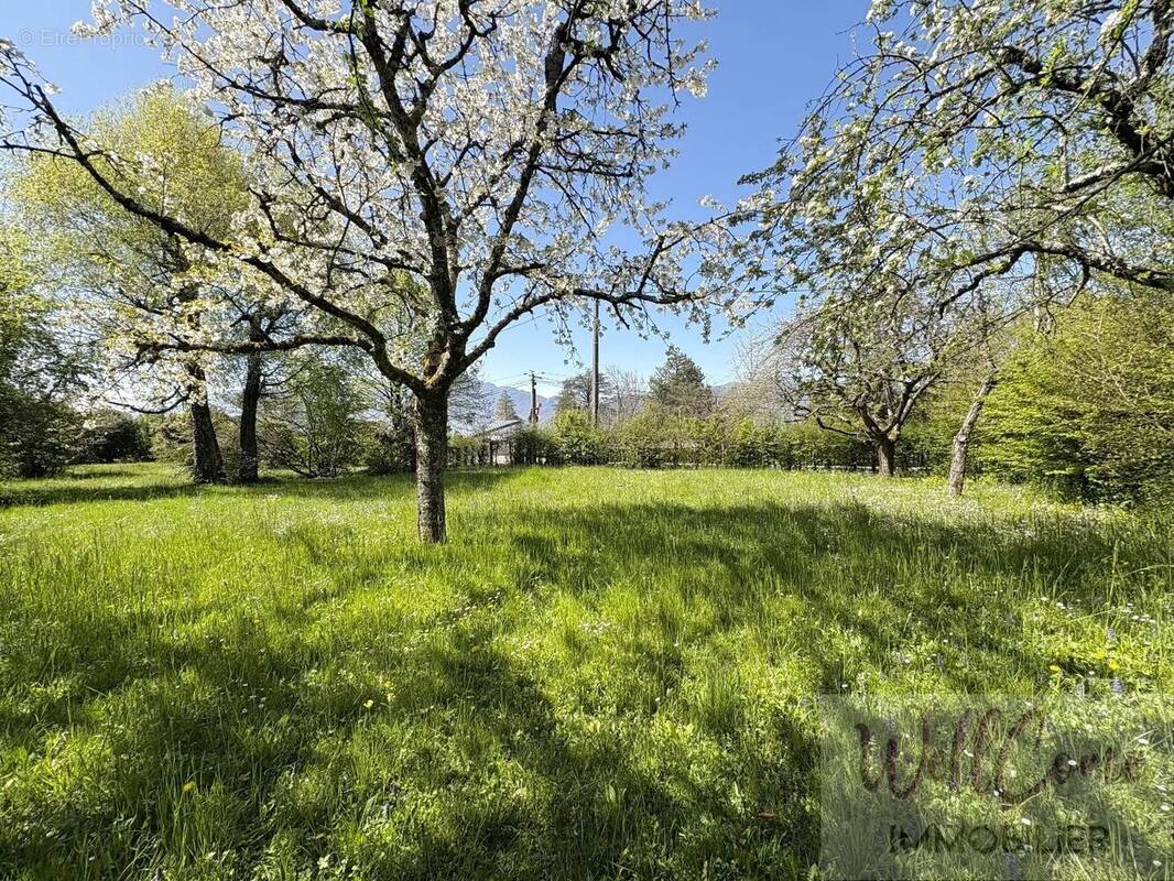 Terrain à GRESY-SUR-AIX