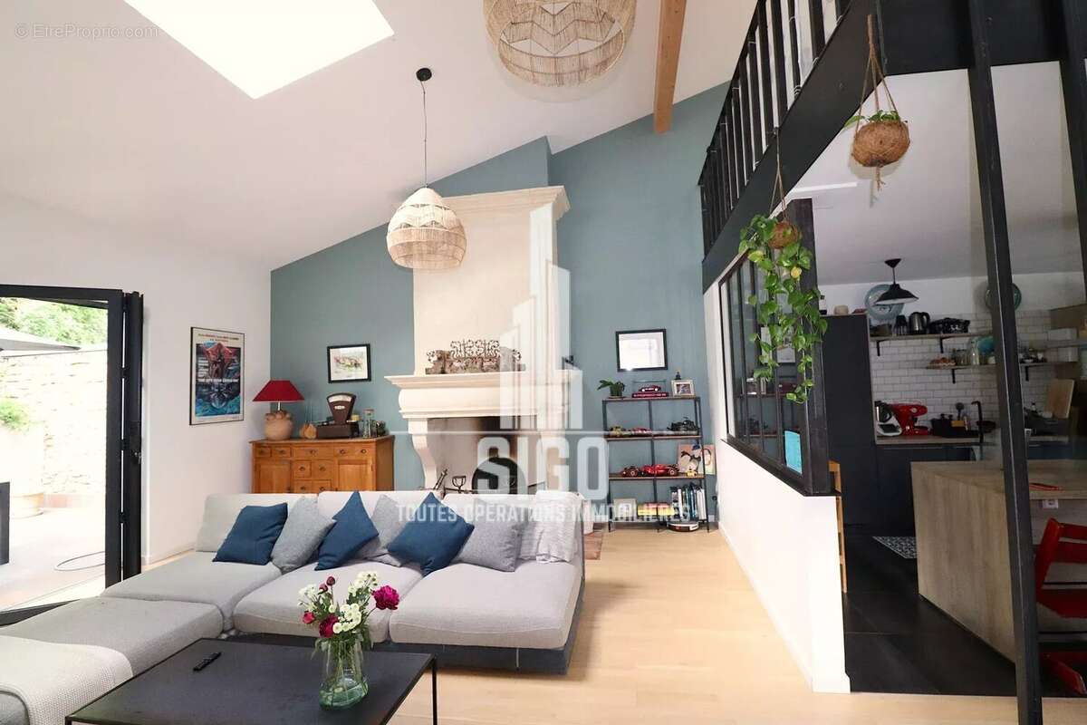 Maison à SURGY