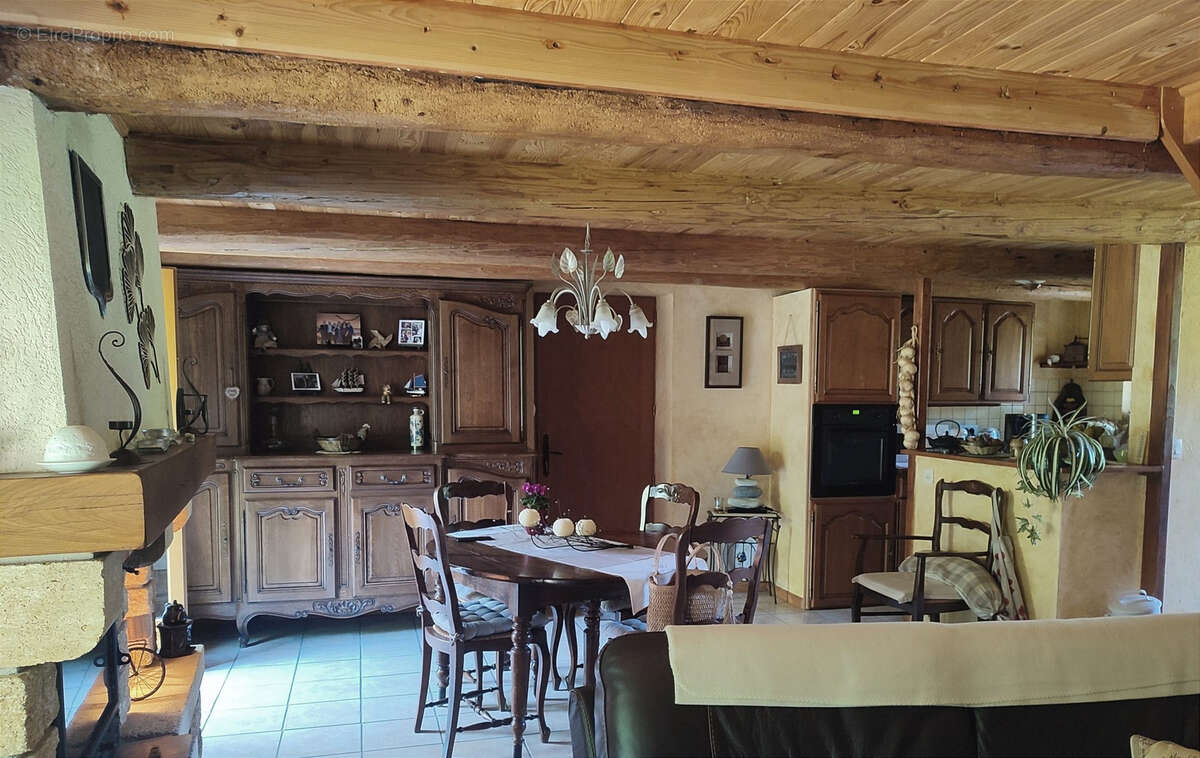 Maison à SAINT-SAUVEUR-LA-SAGNE