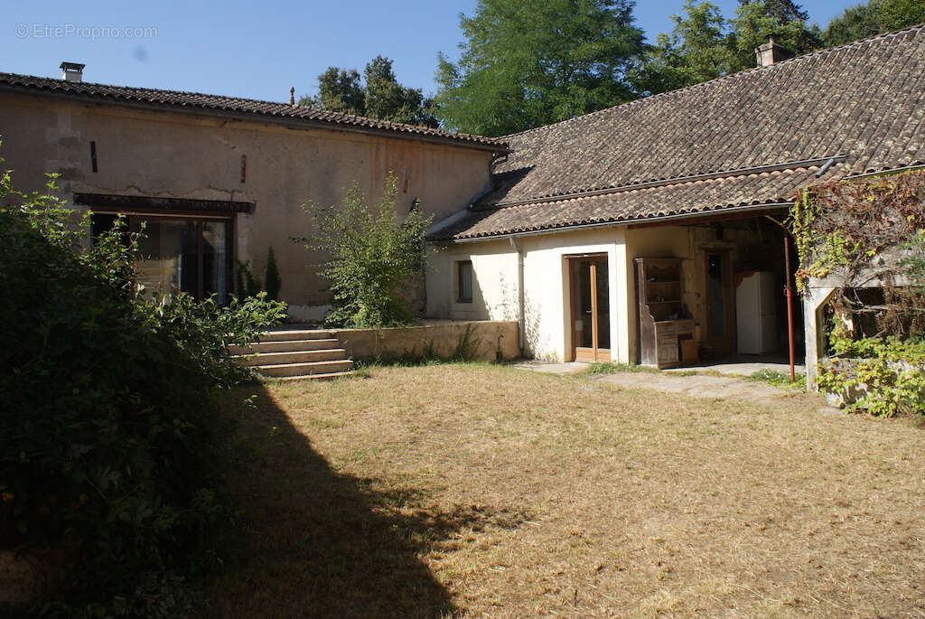 Chartreuse avec grand dependances et 6.1 ha - photo 24