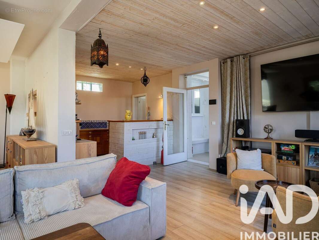 Maison 201 m² à Suresnes  - photo 3