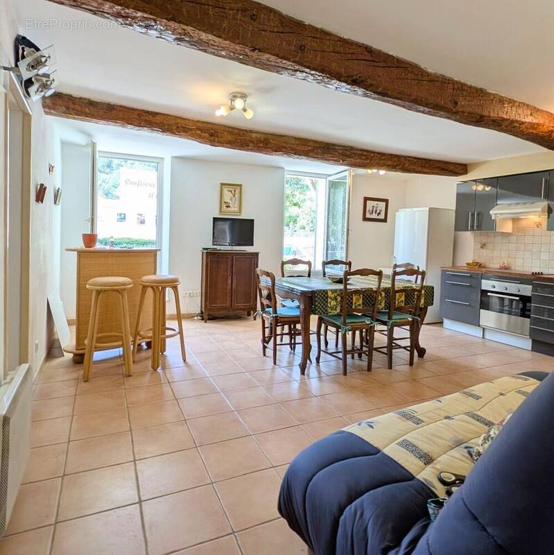 Appartement à COLLOBRIERES