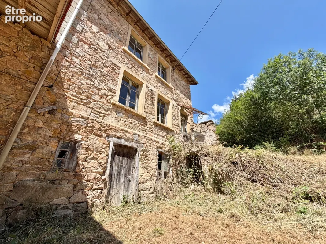 Maison en pierre mitoyenne, 142 m2, 235 m2 de terrain + 2260 m2 de terrain déporté, entièrement à rénover, caves - photo 8