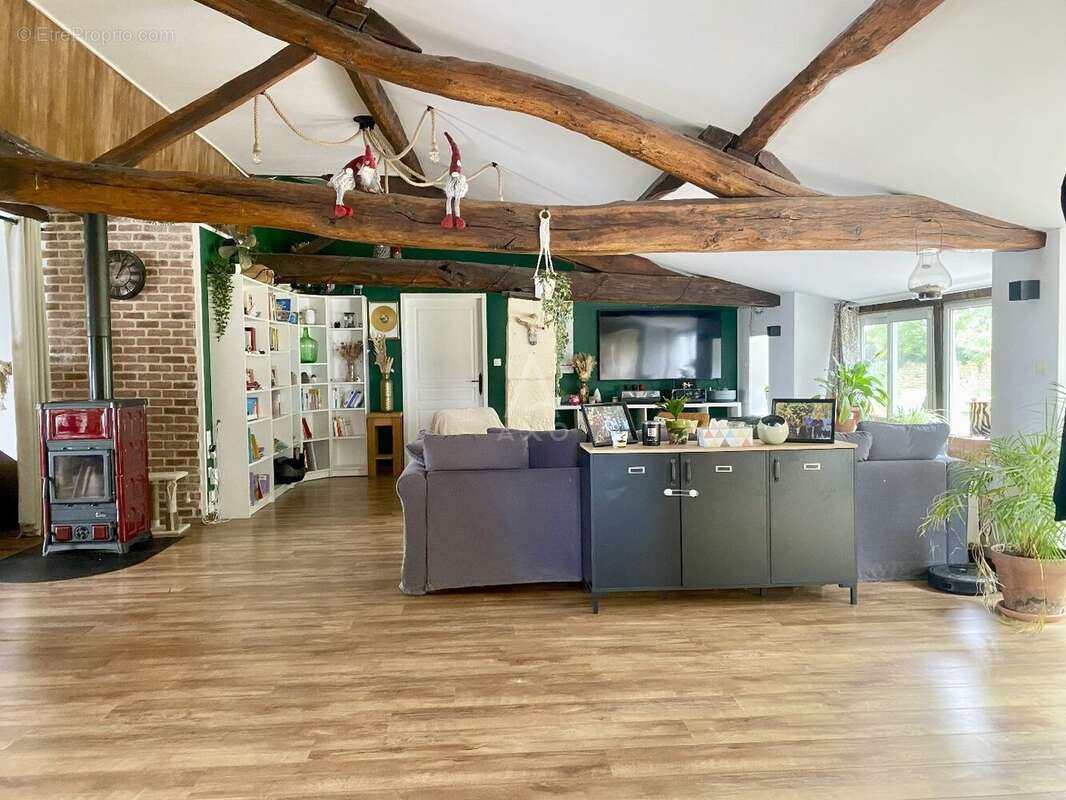 Maison à BRIZAMBOURG