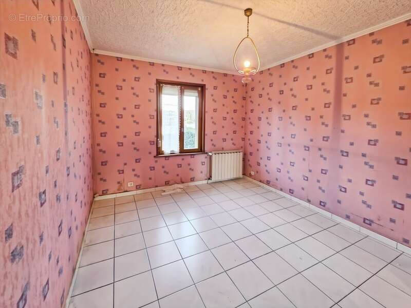 Maison familiale sur 2 000 m² de terrain – Idéale artisan, maçon, charpentier ou entrepreneur, à deux pas de Lons-le-Saunier - photo 11