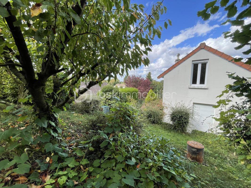 Maison à CONDE-SAINTE-LIBIAIRE