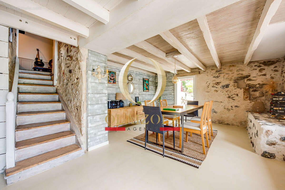 LOUHOSSOA - Ferme basque rénovée avec piscine, 4 hectares et vue montagne - photo 13