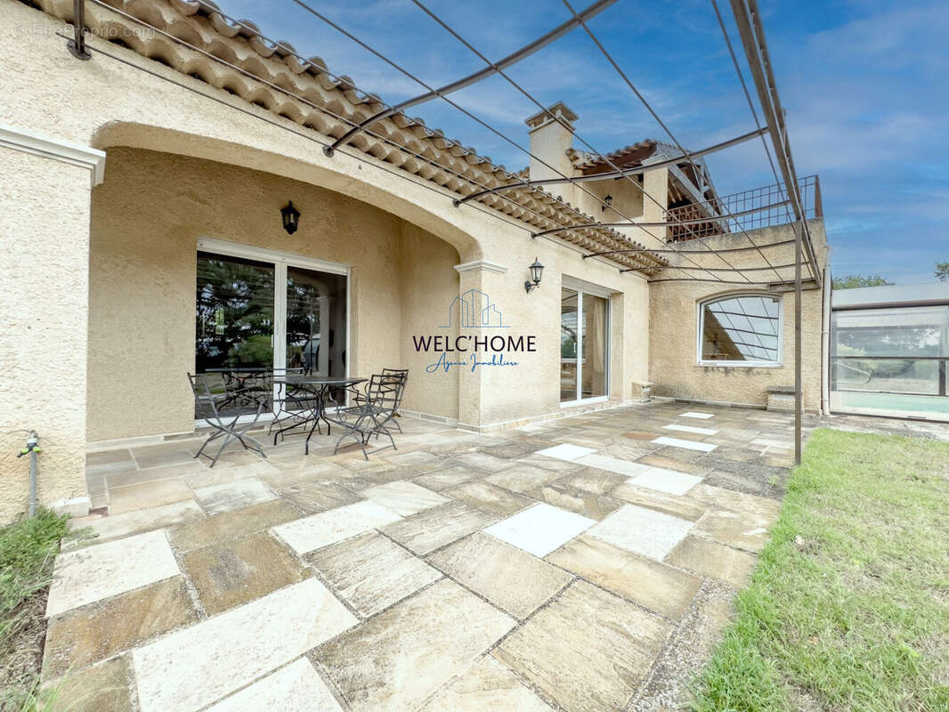 Terrasse - Maison à REGUSSE