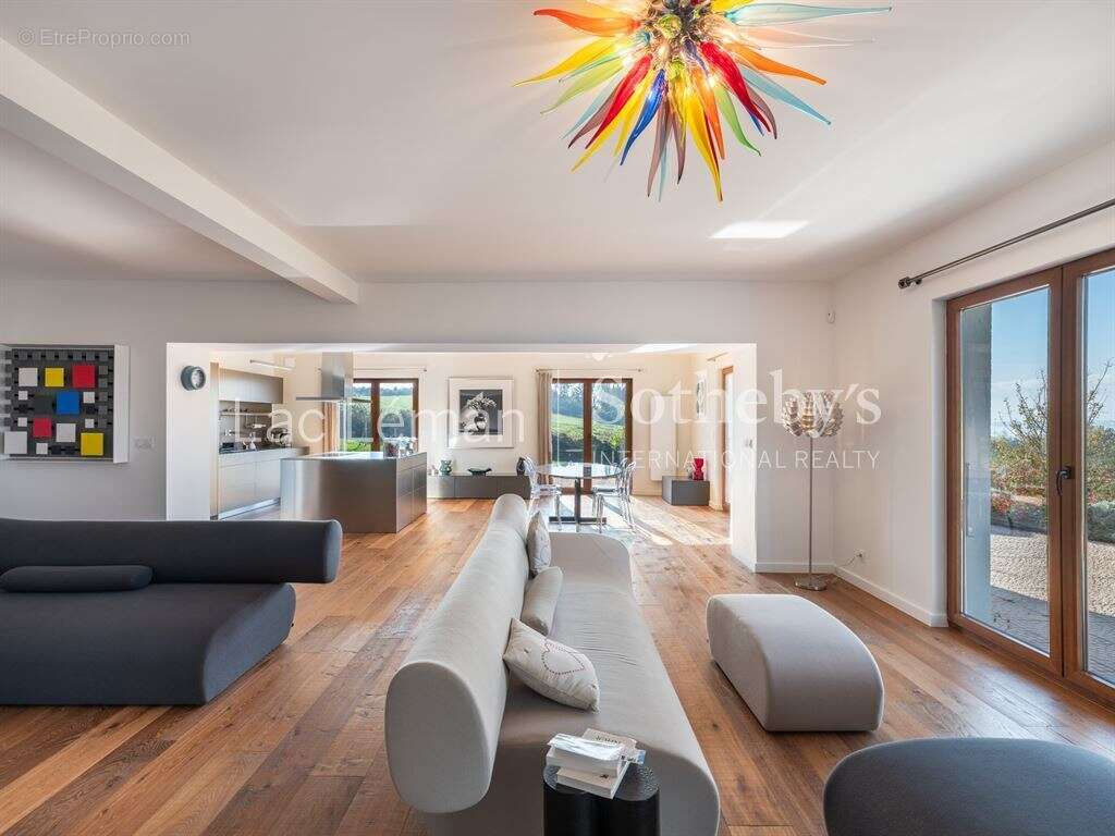 Maison à CHENS-SUR-LEMAN