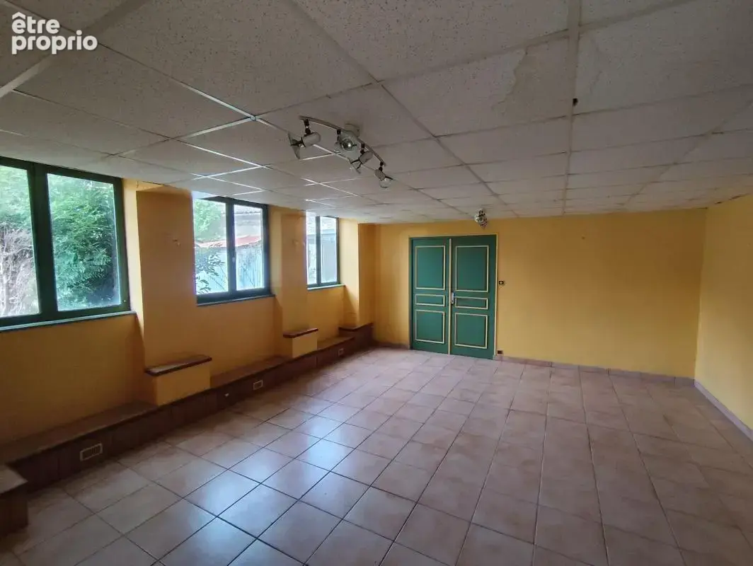 Maison d'habitation avec dépendances et parking privé - photo 4