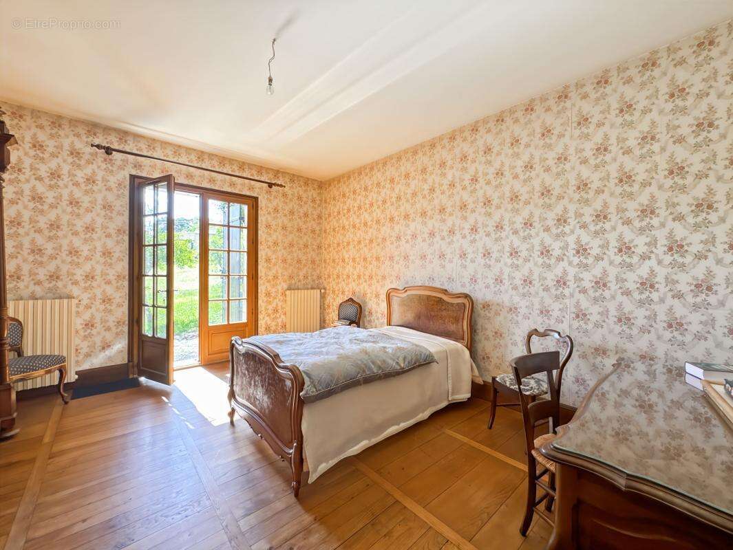 Maison à CHATEAU-L'EVEQUE
