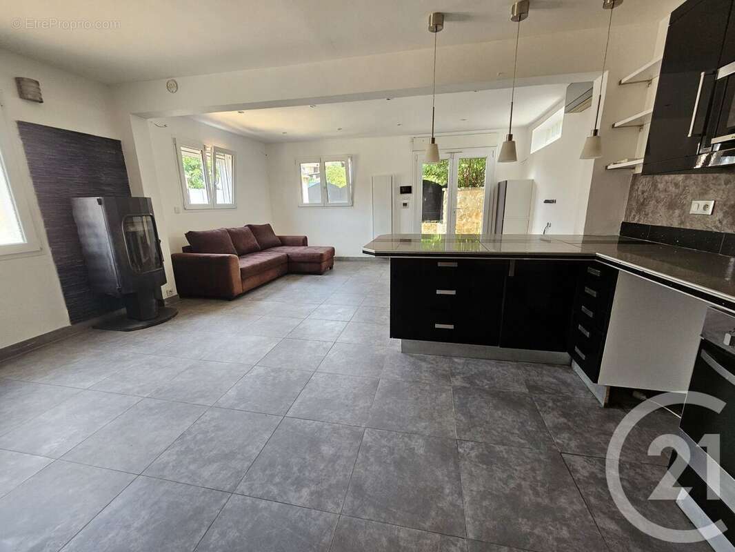 Maison 94 m² à Villeneuve-Loubet  - photo 2