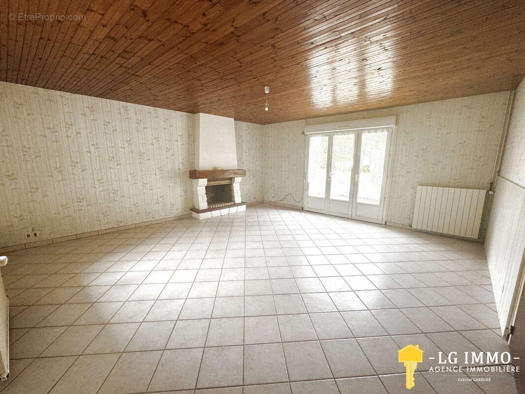 Maison de plain-pied au milieu de son jardin arboré d'arbres fruitiers avec grange de 346 m2 - photo 5