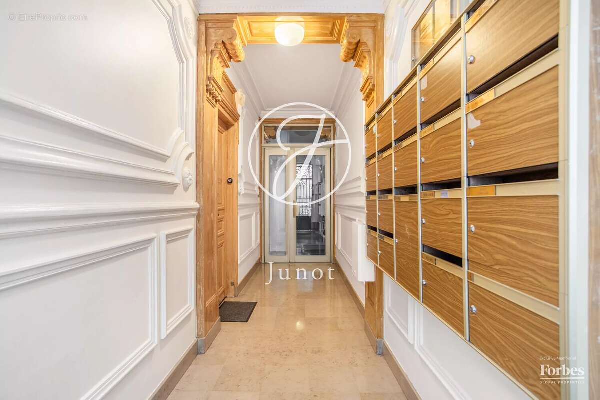 Appartement à PARIS-17E