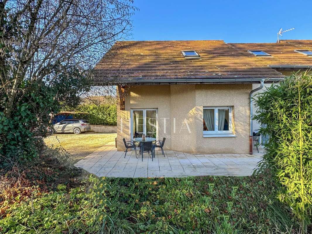 Maison à MONTAGNY-LES-LANCHES