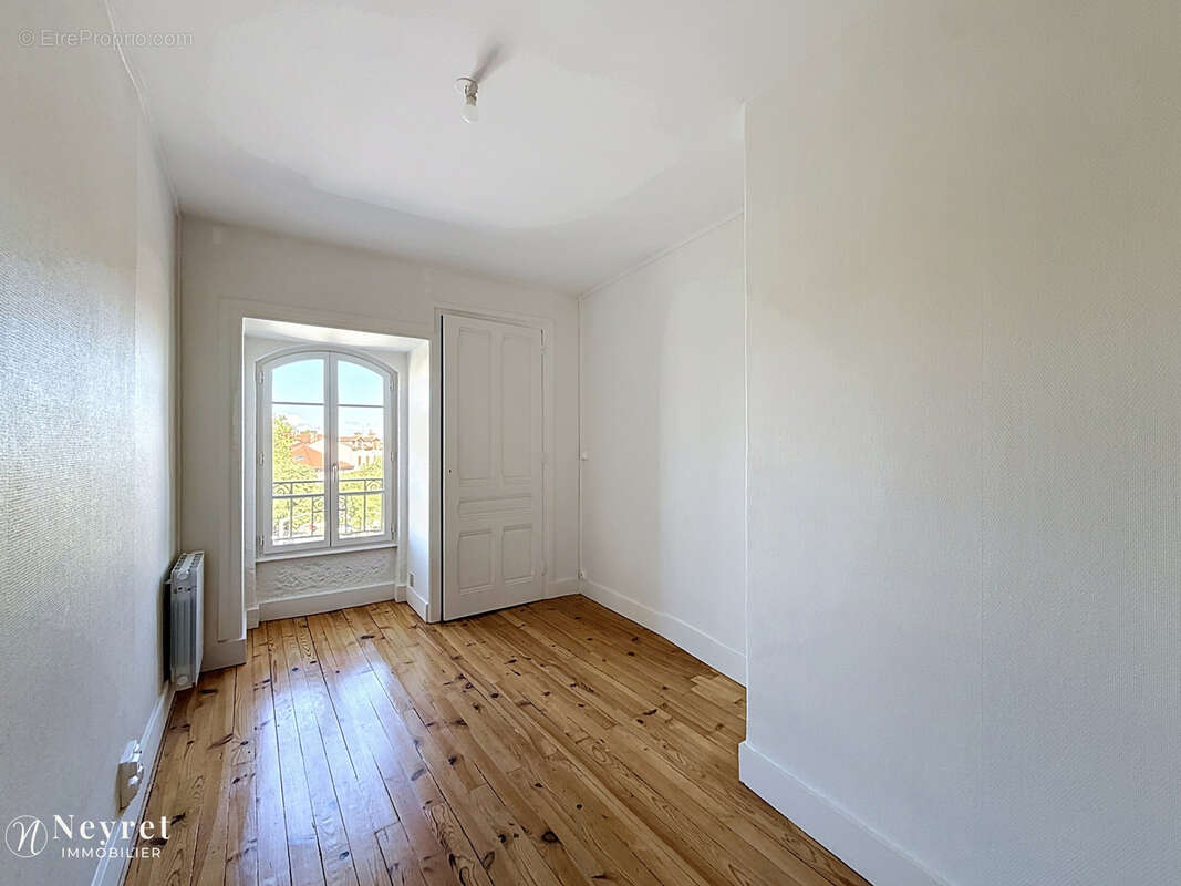 Appartement à SAINT-GENIS-LAVAL