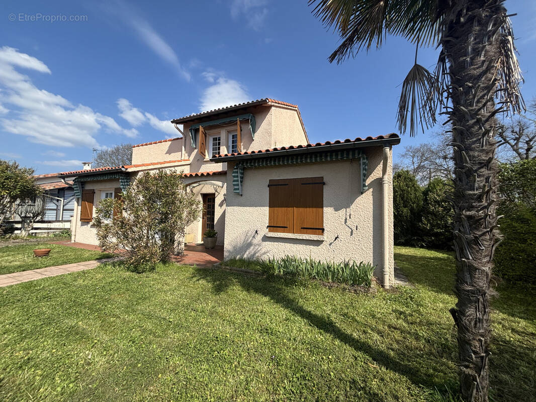 Maison à BEAUZELLE